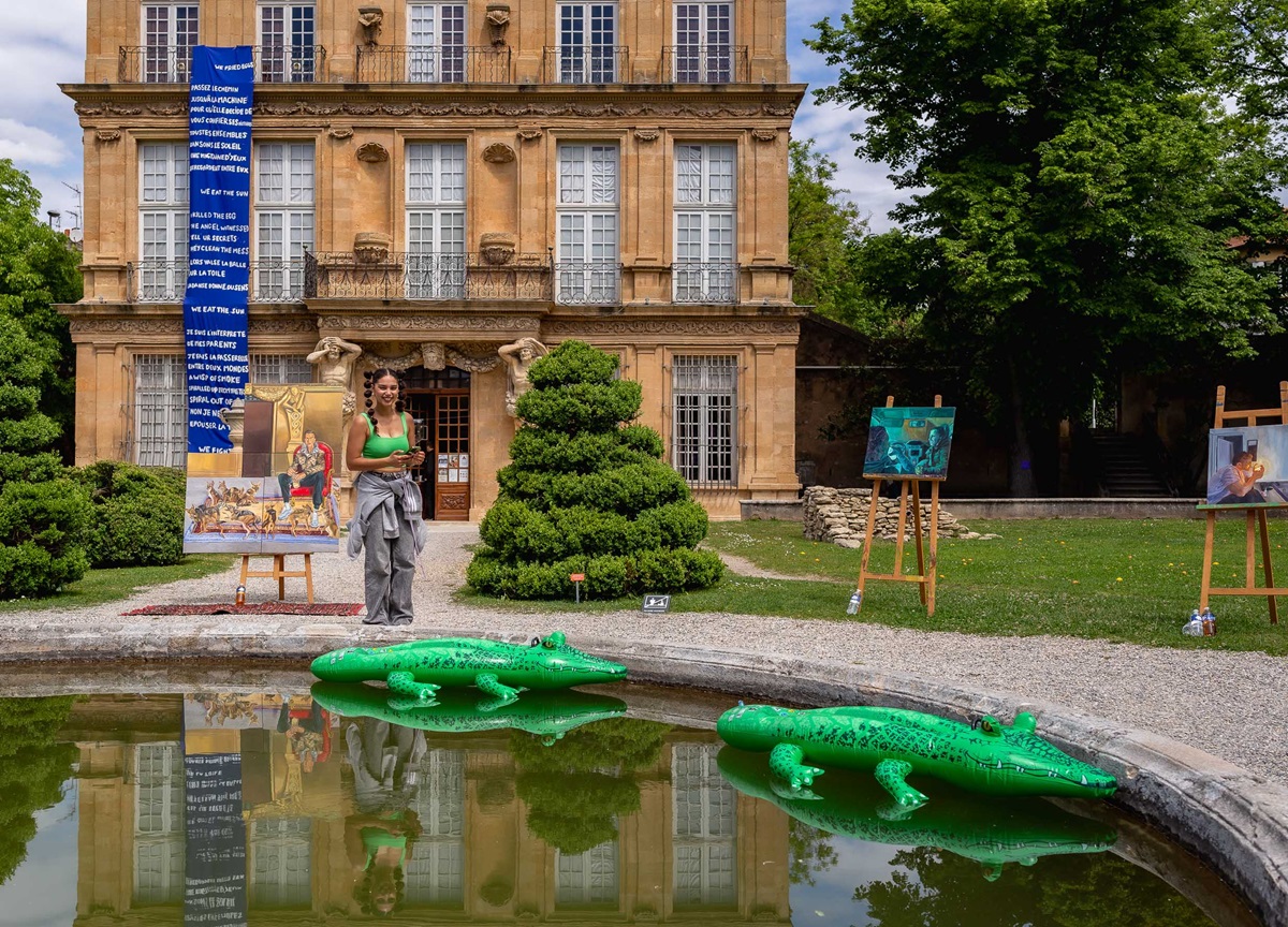 Photo de l'édition 2025 : œuvres installées dans les jardins du Pavillon de Vendôme 