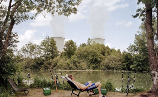 Photo d'un homme au bord d'un lac par Jürgen Nefzger