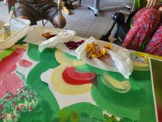 Atelier de peinture avec des résidents